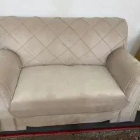 مبل و عسلی جلوش