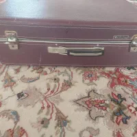 چمدان قدیمی و کف تخت خواب نو نو|کلکسیون اشیاء عتیقه|تبریز, |دیوار