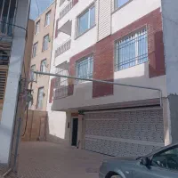 برخیابان و اول خیابان حسینیه طبقه اول تک واحده