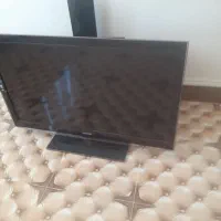 تلوزیون و میز