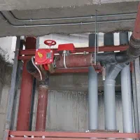 به یک نفر شاگرد لوله کشی گاز و اتشنشانی