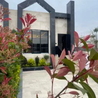 ویلاباغچه ۲۰۰ متری/شهرک لب جاده/مدارک کامل