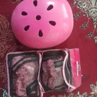 کلاه ایمنی و زانو بند و آرنج بند