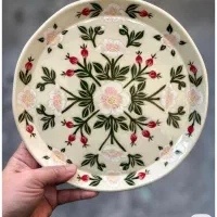 نیروی کار خانم در کارگاه هنری سفال