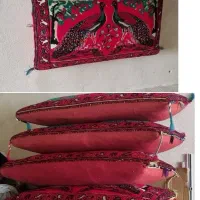 4عدد پشتی  مخمل رنگ قرمز به فروش میرسد