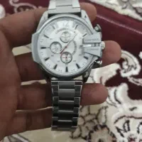 ساعت مچی دیزل نیازمند تعمیر