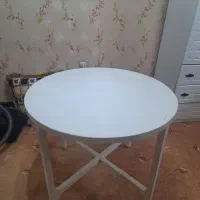میز سفید تکی