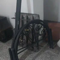 تخت فلزی به همراه بخاری و موکت