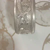 دستبندومقداری انگشتروساعت