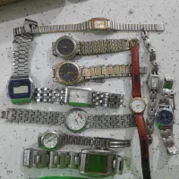 ساعت ها کاملا قدیمی هستن