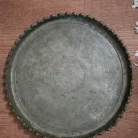 سینی قدیمی مسی حکاکی شده|کلکسیون اشیاء عتیقه|لاهیجان, لیالستان|دیوار