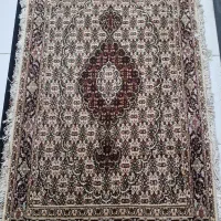 فرش دستباف ابریشمدار سالم و تمیز