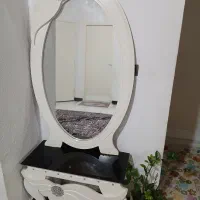 آینه  و کنسول در حد