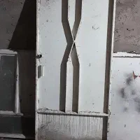 درب حیاط و اتاق خواب