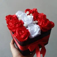 باکس ودسته گل آماده تحویل اقتصادی|گل مصنوعی|شیراز, محراب|دیوار