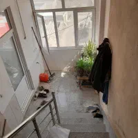 یک ساختمان دوطبقه درشهرقاهان