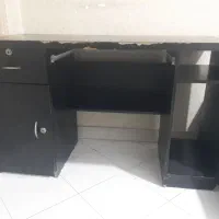 میز تحریر و کامپیوتر