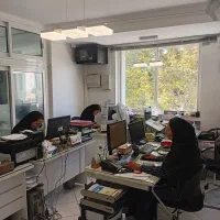 منشی خانم بابت پیگیری مطالبات