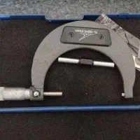 میکرومت و مته گیر.