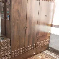 کمد دارای رگال لباس و دو عدد کشو