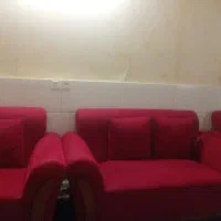 مبل کلاسیک زرشکی ۷ نفره با میز غذا خوری ۴ نفره