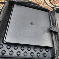 یک دستگاه ps4