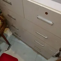کمد با آینه و دکور روی کمد
