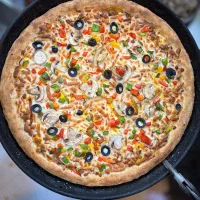 پیتزا زن یا آشپز فرنگی