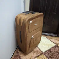 یک عدد چمدان بزرگ