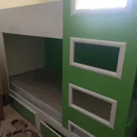 تخت دو طبقه چوبی با کمد لباس