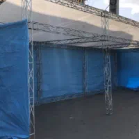 یک نفر کارگر ساده برای جابه جایی و حمل بار