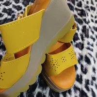 دمپایی طبی پاشنه بلند خردلی نو