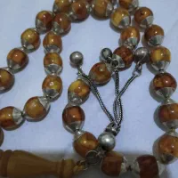 تسبیح کهربا ی طبیعی اصل همراه نقره ،|کلکسیون اشیاء عتیقه|دهگلان, |دیوار