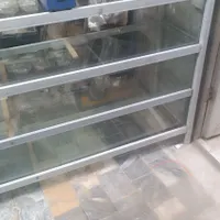 ویترین دو متری در حد نو رنگ سفید