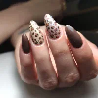 خدمات کاشت و طراحی ناخن