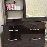 دراور جادار . بهمراه میز آرایشی و آیینه ریلی