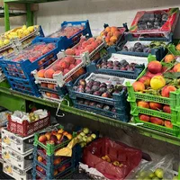 کارگر میوه فروشی