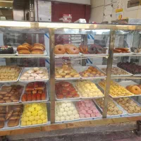 ویترین شیرینی فروشی