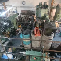 کارگرساده ووسط کار