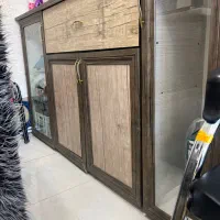 میز کشوئی و ویترینی