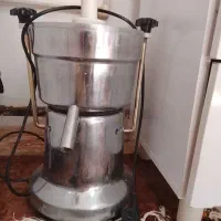 آبمیوه گیری و ترازو