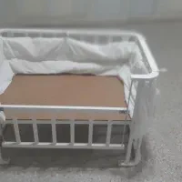 تخت نوزادی کنار مادر