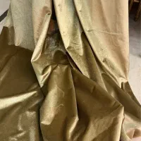 پرده مخمل طلایی