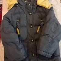 کاپشن و کفش بچگانه
