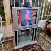 تلویزیون سونی ۲۹ به همراه میز