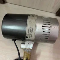 پروژکتور و سه پایه