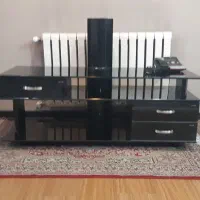 میز تلویزیون شیشه ای دودی در حد نو