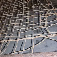 تخت قدیمی آهنی سنگین