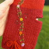 ساق دست بافتنی|لباس|رشت, استادسرا|دیوار