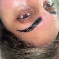 خدمات ناخن، لیفت ابرو و مژه،  اصلاح درماپلینگ.